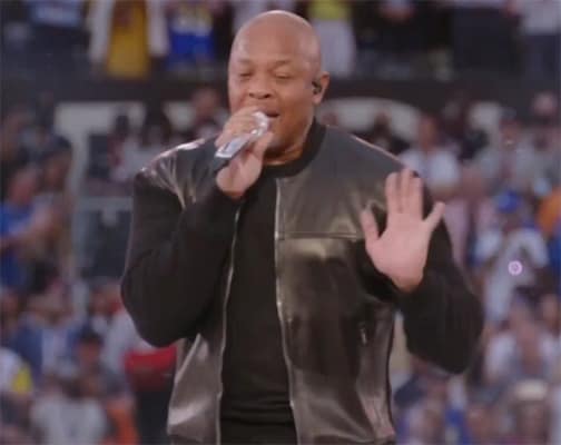 Dr Dre lors du Super Bowl