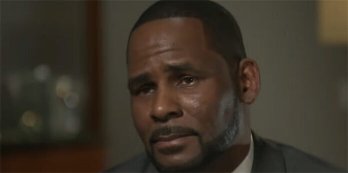 R Kelly est fauché et craint pour sa vie en prison